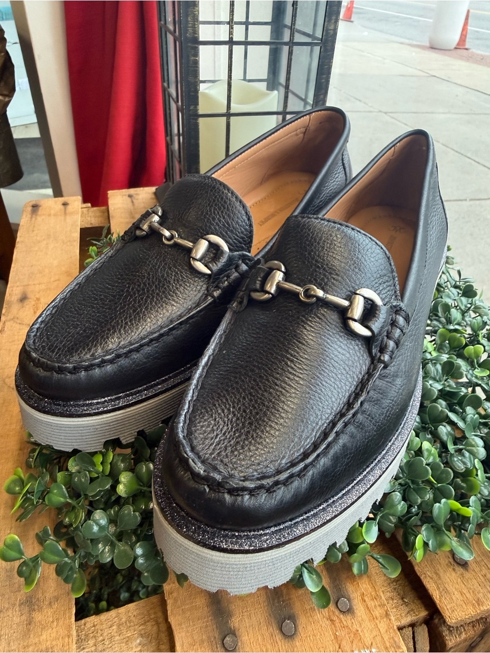 Johnston & Murphy Emmalynn Bit Black Leather Lug Loafers 7.5 NWOT